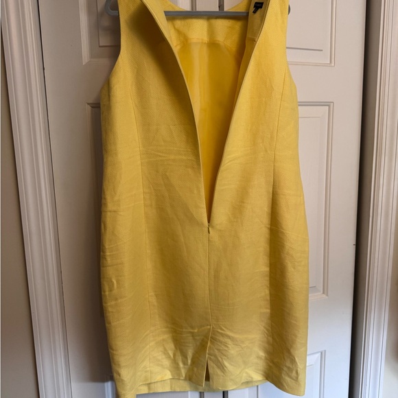 Elegant Yellow Sleeveless Dress - Picture 3 of 5